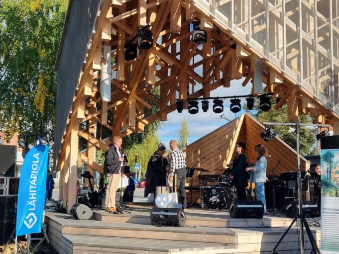 Taiteiden yö 2025. Vuoden Sammon Takoja Ilkka Kyllösen kruunajaisseremonia.