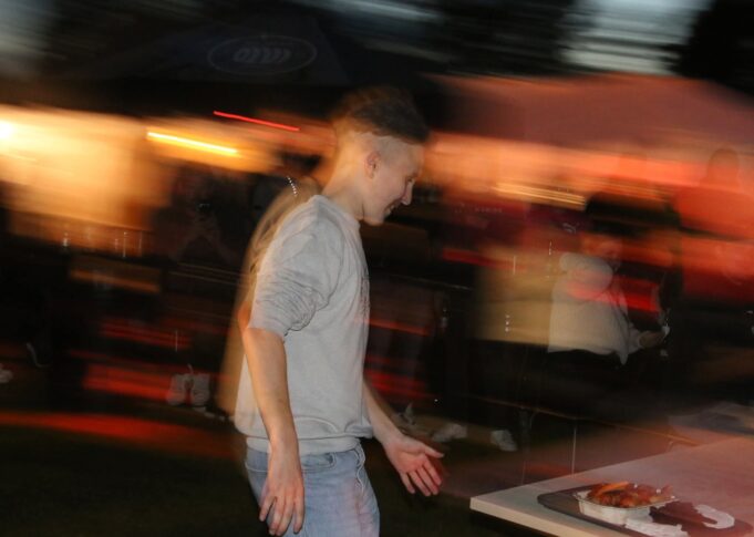 Sins And Wingsissä pääsi seuraamaan siipikisaa, jossa syötiin kanansiipiä tulisimmalla kastikkeella. Kuva: Antti Vanninen